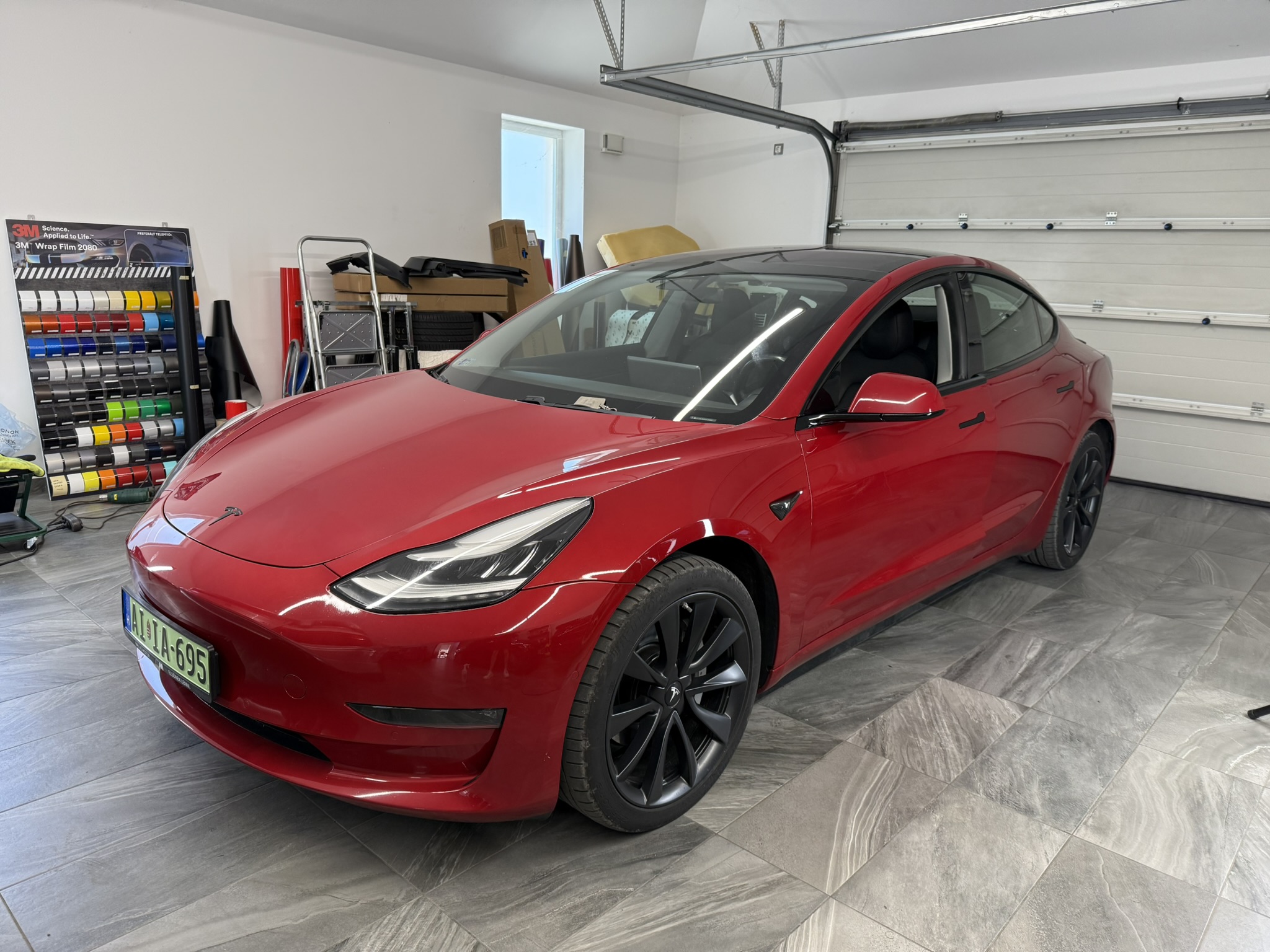 Tesla Model 3 | Króm eltüntetés / Chrome Delete (Piros)
