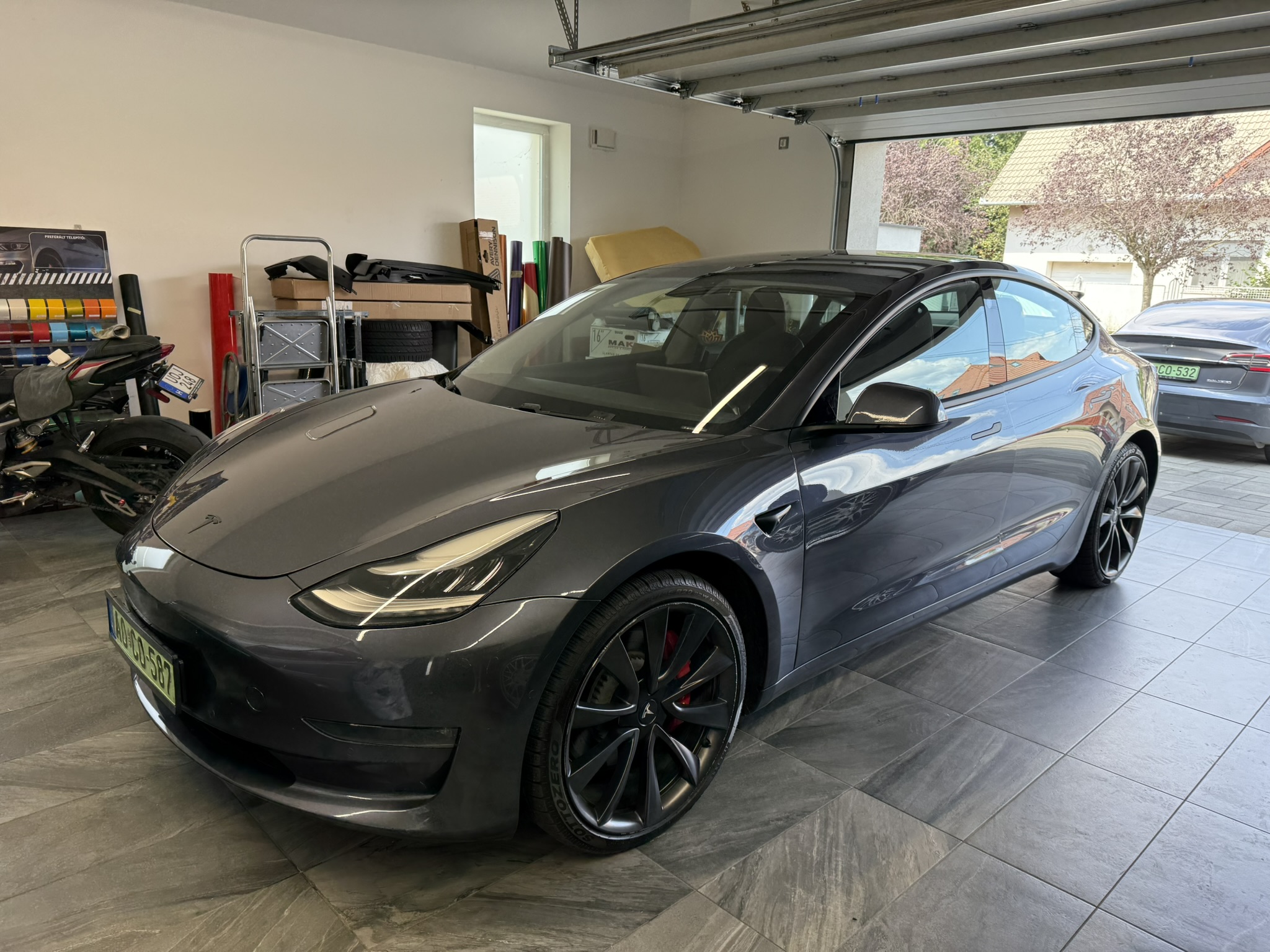 Tesla Model 3 | Króm eltüntetés / Chrome Delete (Szürke) + Feliratok